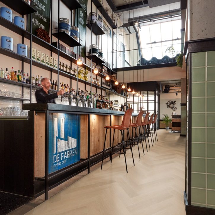 Ambiant Spigato Estino Visgraat Silent Rigid Click (Dark Oak)